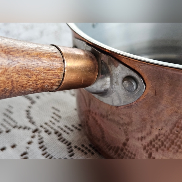 VINTAGE DE LA CUISINE 1 QT COPPER SAUCE PAN WITH WOODEN HANDLE COLLECTIBLE - Picture 4 of 8